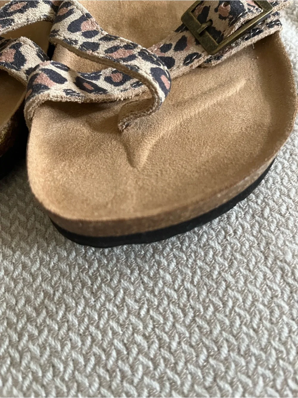 White Mountain Gracie Leather Footbeds Animal Print Toe Loop Size 7
